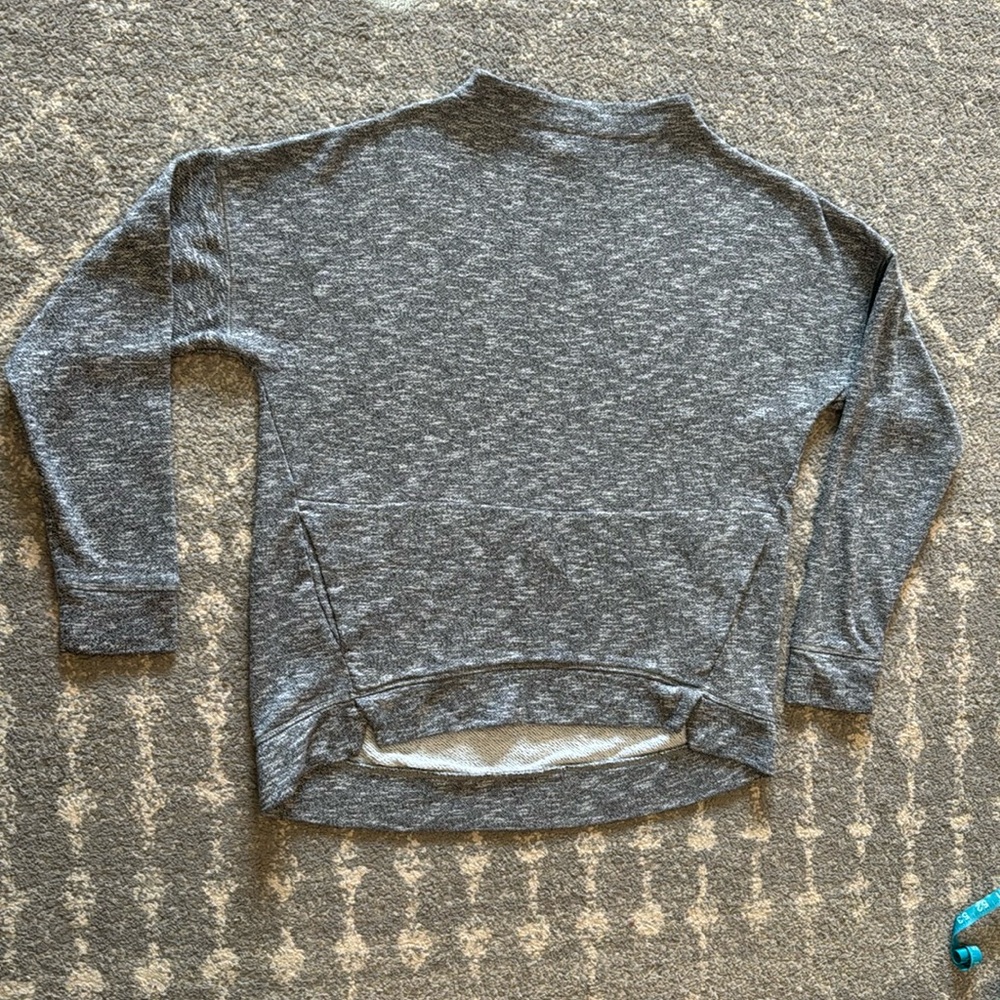 Duluth Trading Company Sz Large Gray Crème de la Hem Mockneck Gray Pullover
